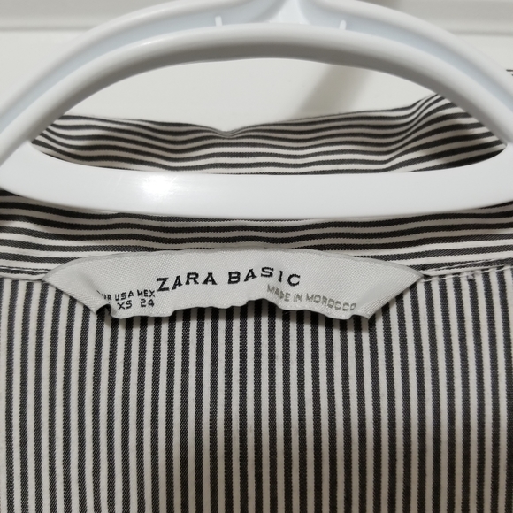 Zara Basic Blouse V neck - Picture 2 of 3
